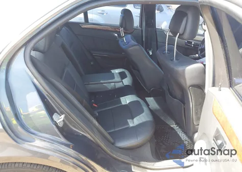 2011 Mercedes-Benz E 350 4Matic z USA, uszkodzony, nr VIN WDDHF8HB9BA439948